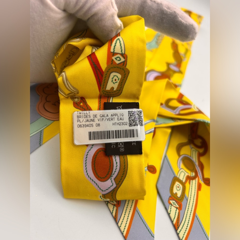HERMES TWILLY Set Of 2 Brides De Gala Appliq Jaune Vif Vert Eau Yellow NWT - Picture 7 of 10